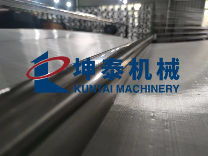 无纬布正交复合机